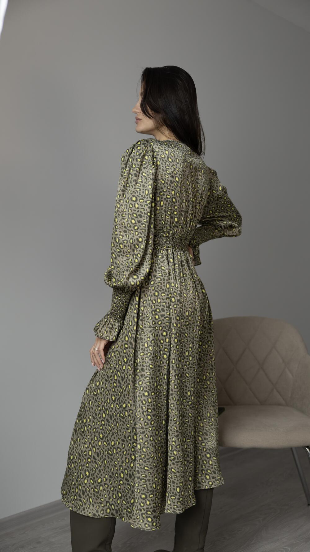 Сукня нижче коліна плямиста з ґудзиками 