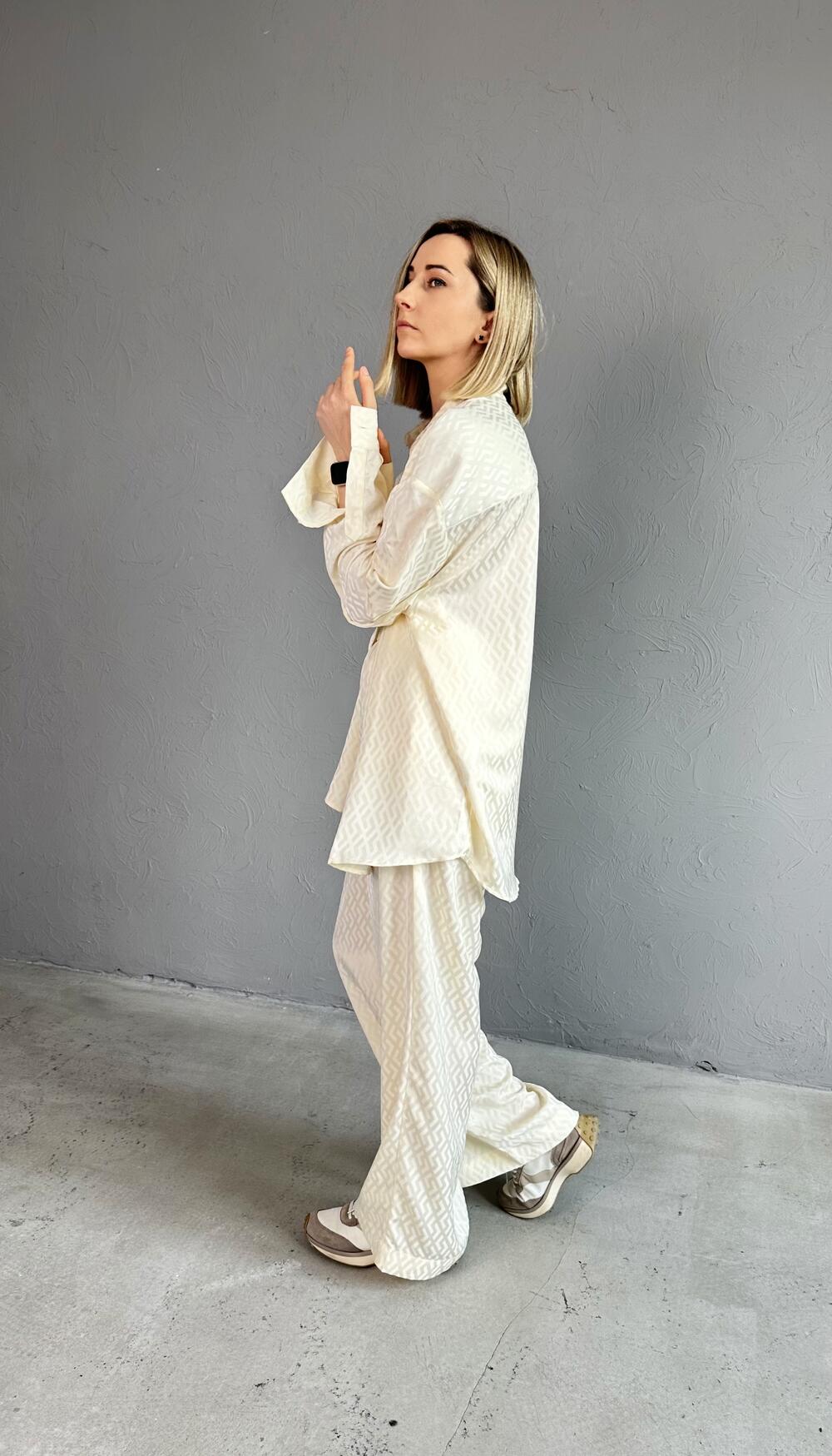 Костюм з обʼємною сорочкою та широкими брюками на резинці M, Молочний