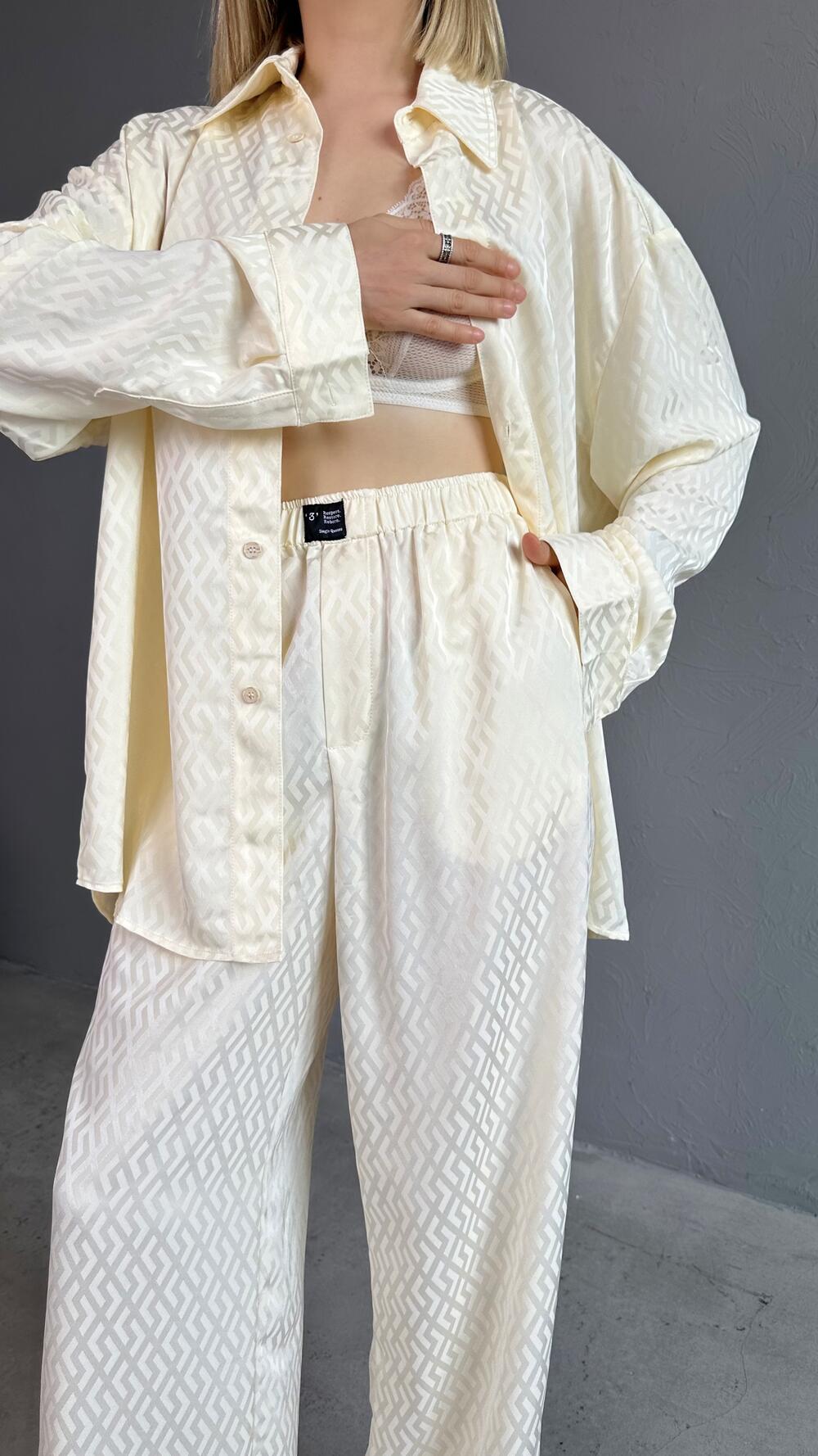 Костюм з обʼємною сорочкою та широкими брюками на резинці M, Молочний