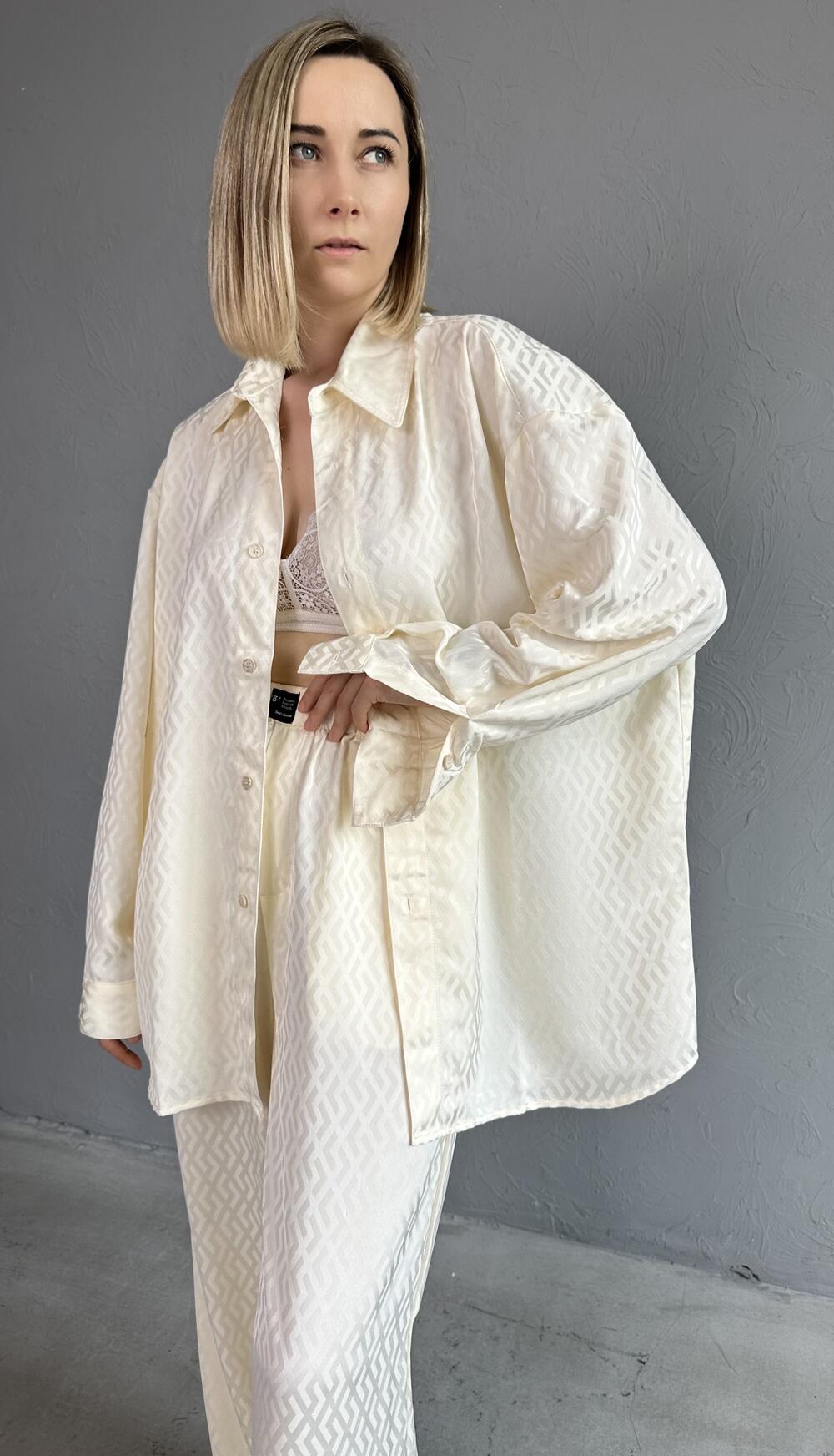 Костюм з обʼємною сорочкою та широкими брюками на резинці M, Молочний