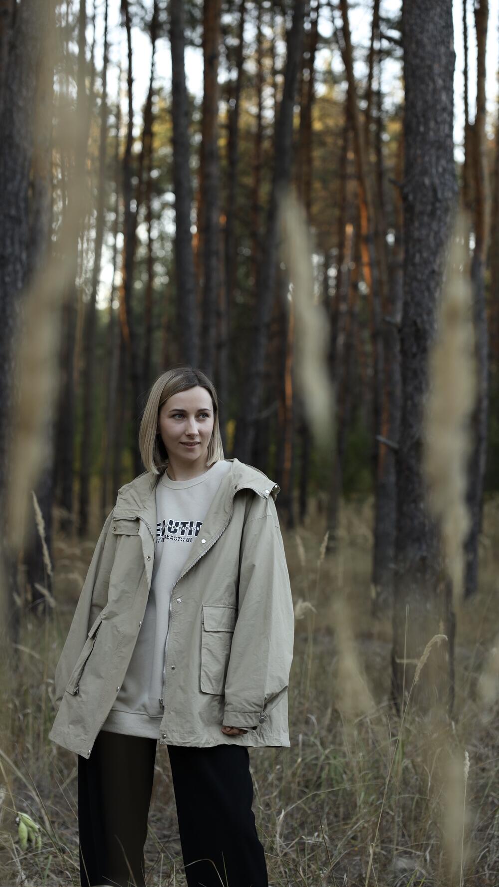 Вкорочений Тренч з накладними карманами Miss LAN 