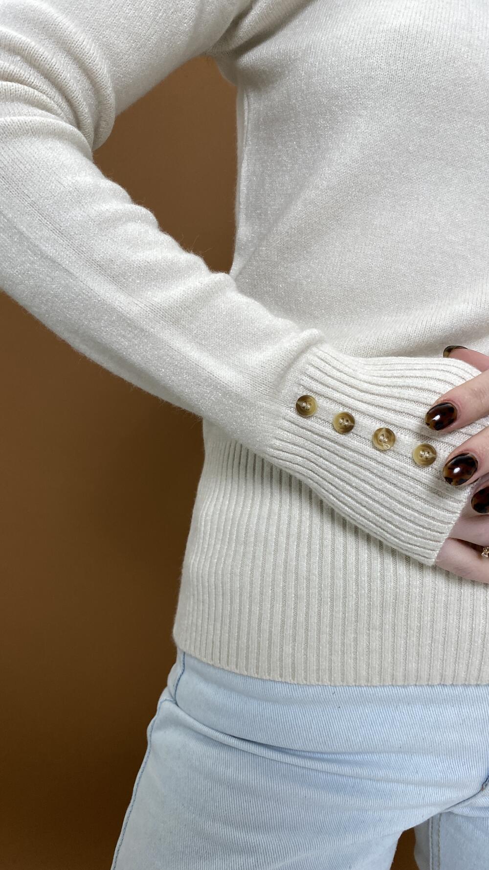 Гольф з ґудзиками на рукавах з високим комірцем 0517 Oversize, Молочний