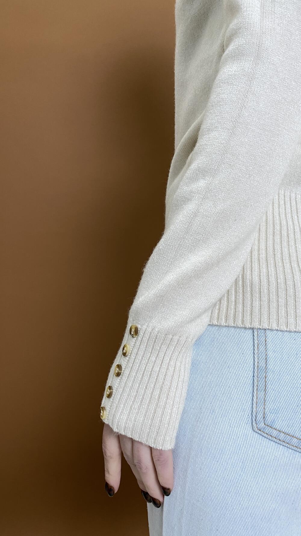 Гольф з ґудзиками на рукавах з високим комірцем 0517 Oversize, Молочний