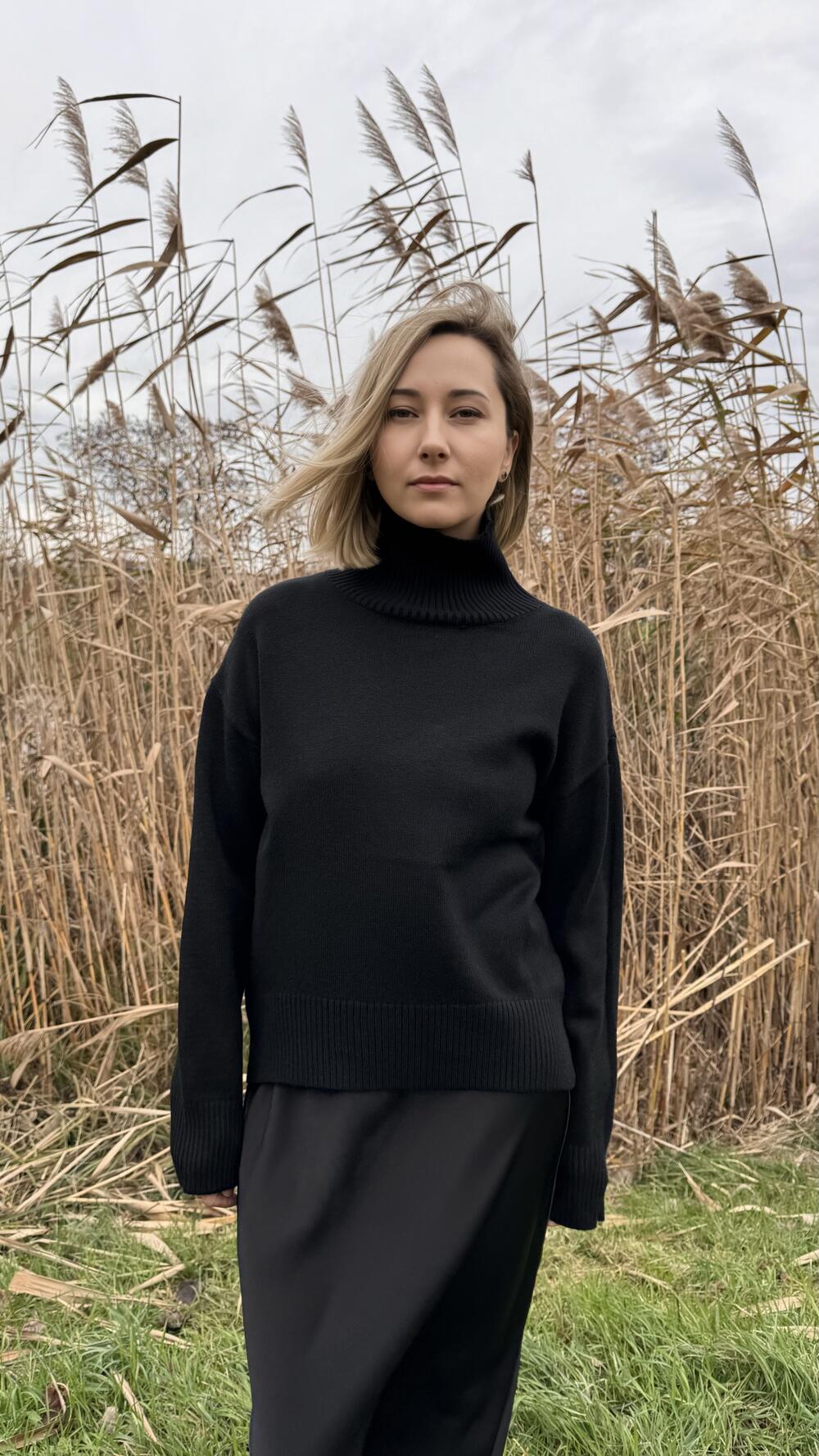 Джемпер без принту базовий, з комірцем стійка Oversize, Чорний