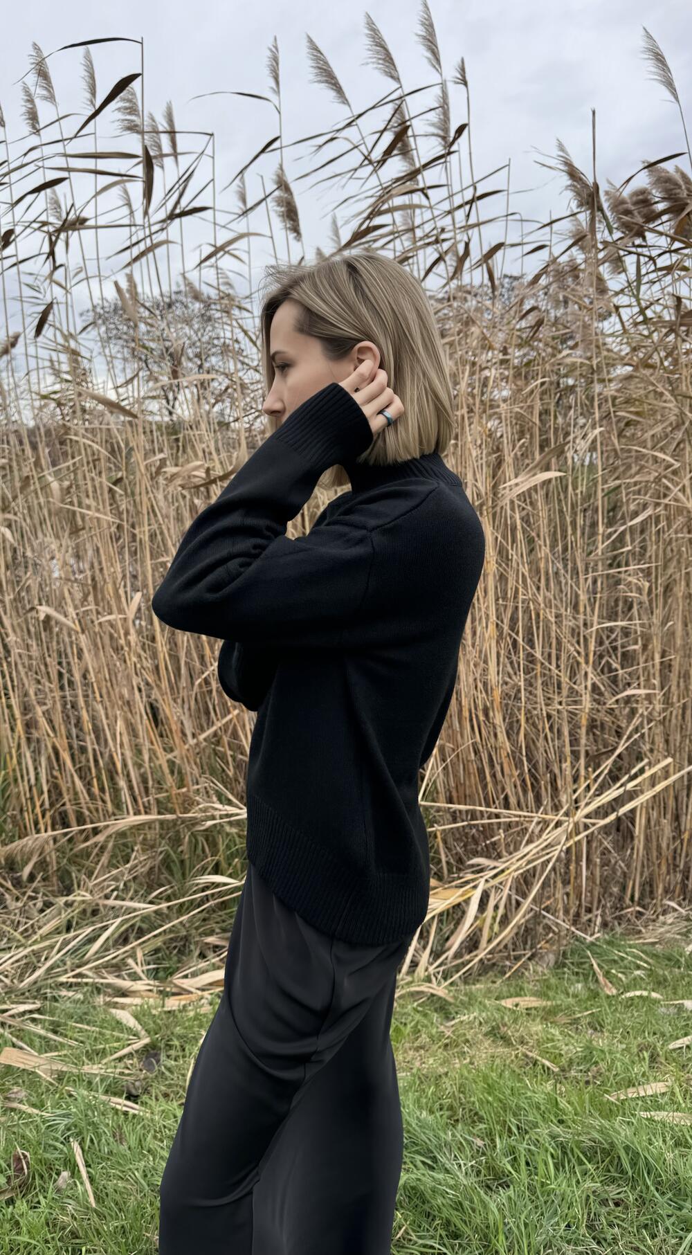 Джемпер без принту базовий, з комірцем стійка Oversize, Чорний