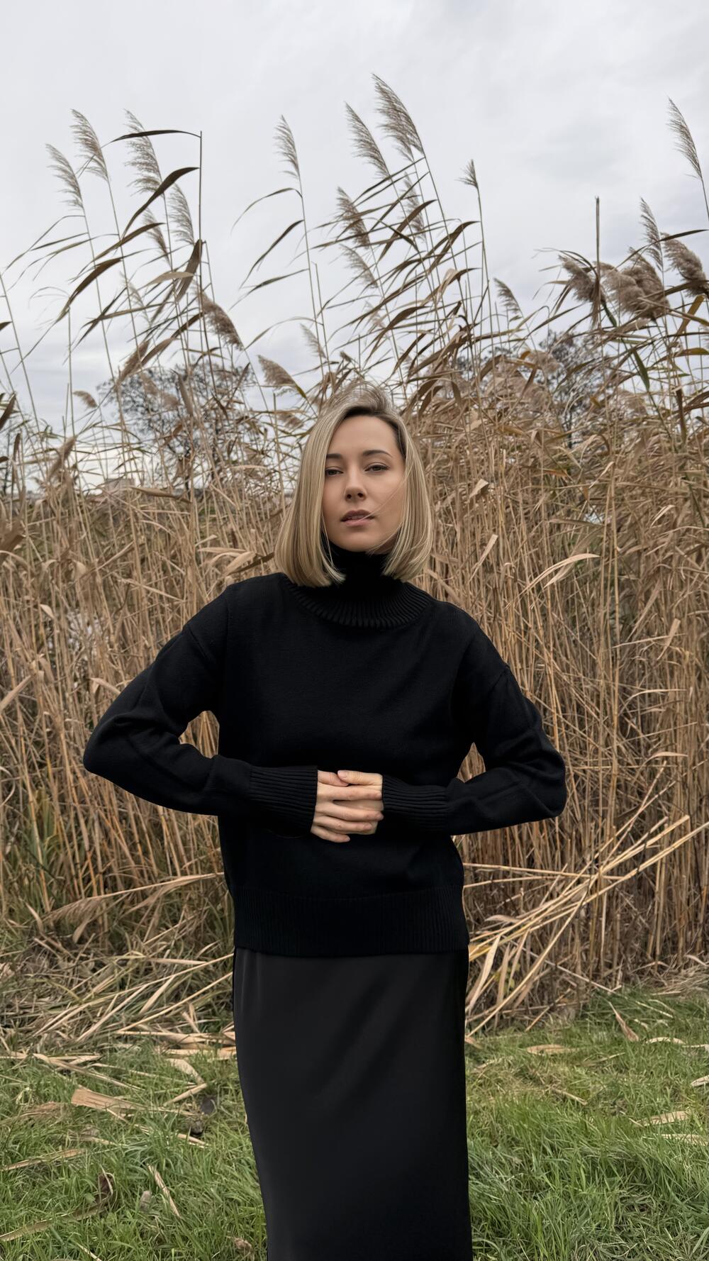 Джемпер без принту базовий, з комірцем стійка Oversize, Чорний