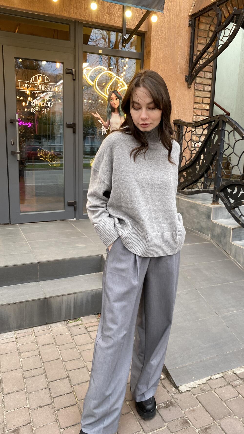 Светр кашеміровий з підворотом на рукавах та розрізом на горлі 069 Lara Oversize, Сірий