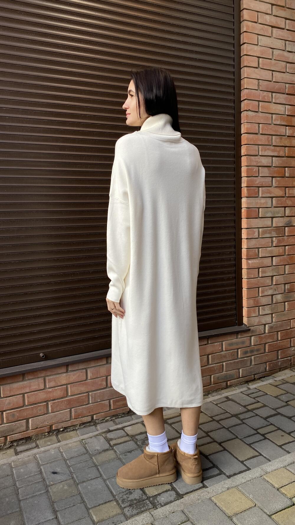 Сукні з горлом з маленькими розрізами по боках Lara Oversize, Молочний