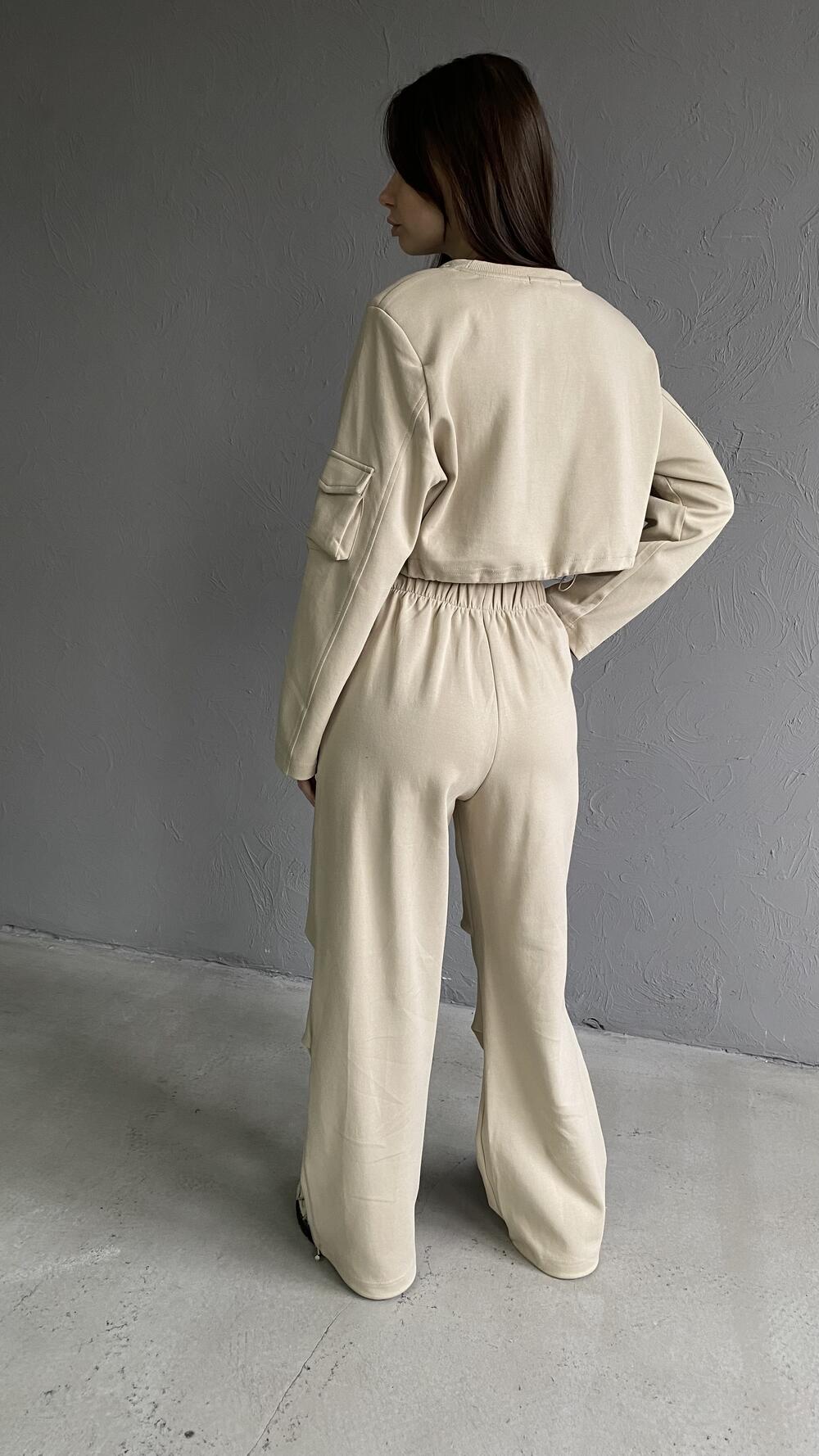 Костюм з широкими брюками з защипами та вкороченим світшотом S, Бежевий