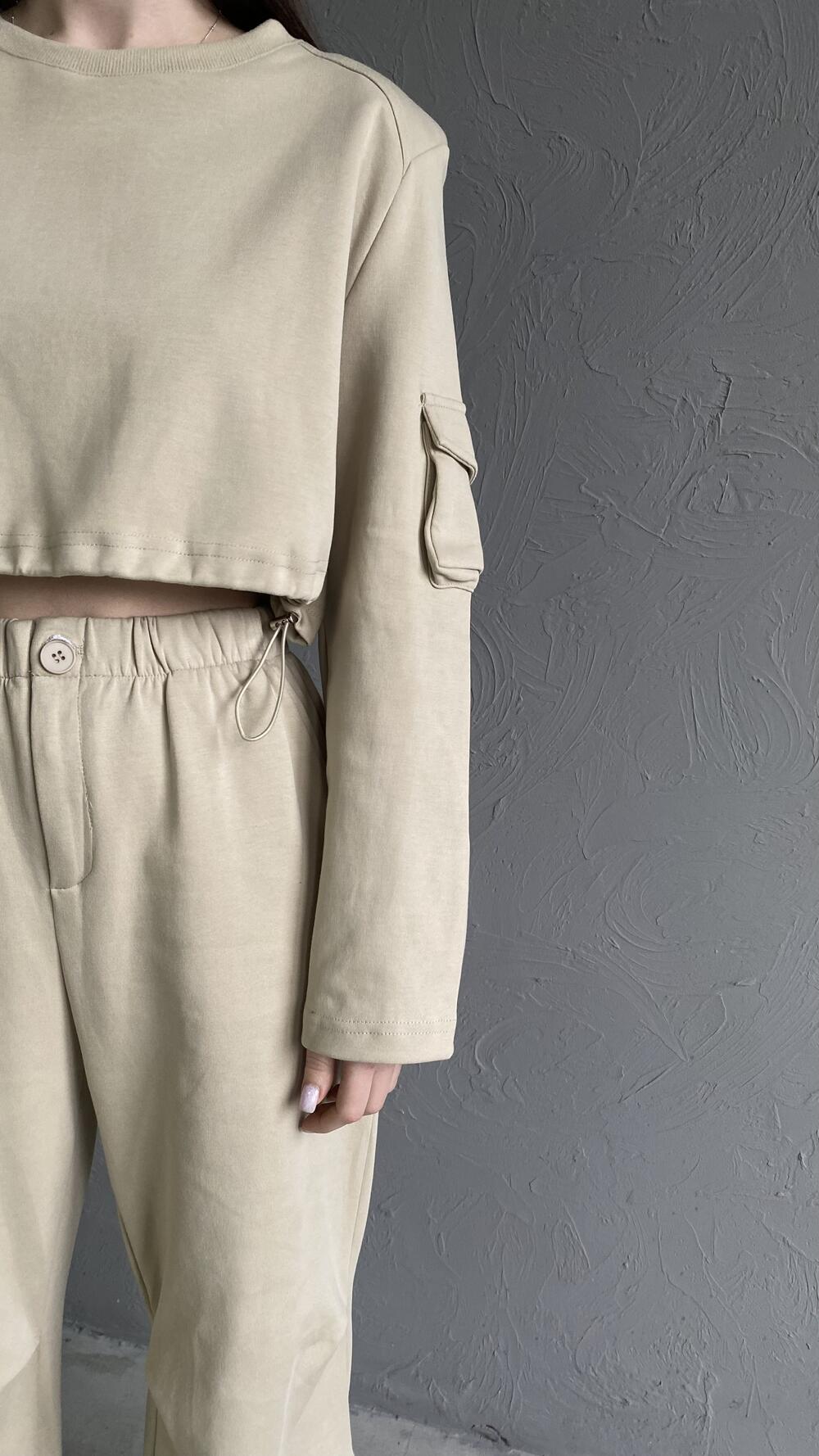 Костюм з широкими брюками з защипами та вкороченим світшотом S, Бежевий