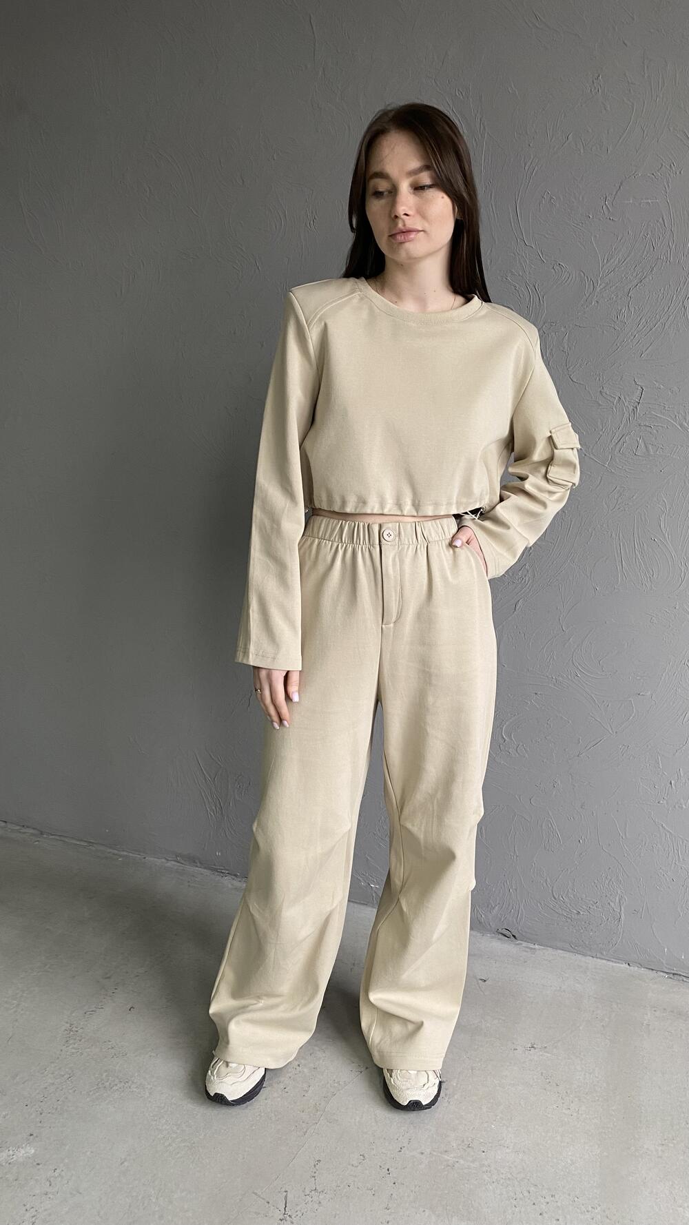 Костюм з широкими брюками з защипами та вкороченим світшотом M, Бежевий