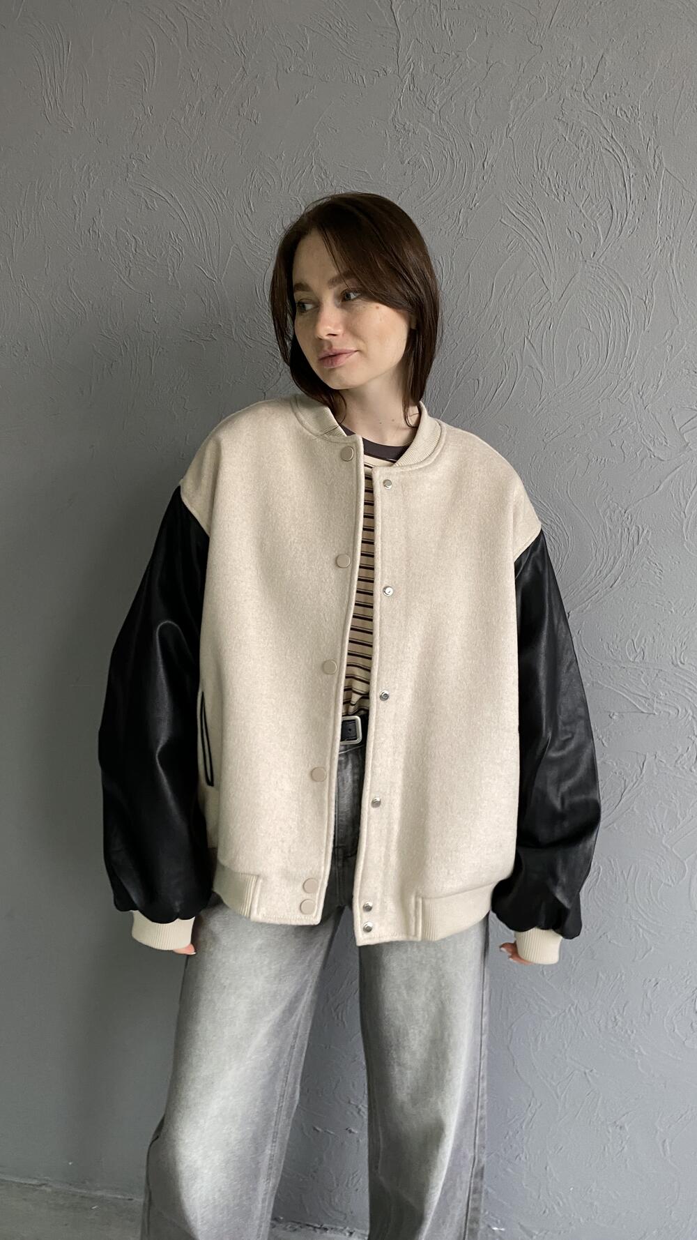 Бомбер з рукавами з еко-шкіри 