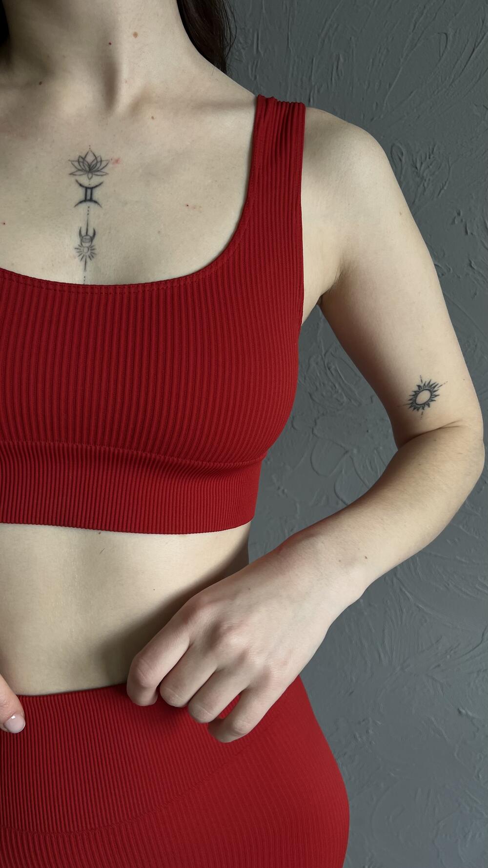 Топ у рубчик короткий made in Italy M/L, Червоний