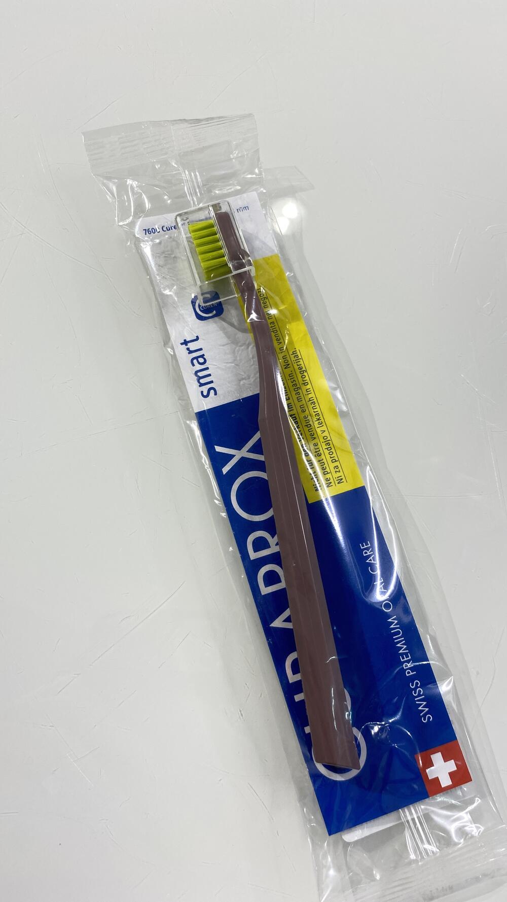 Зубна щітка Smart дитяча у полиетилені мокко з салатним Curaprox 