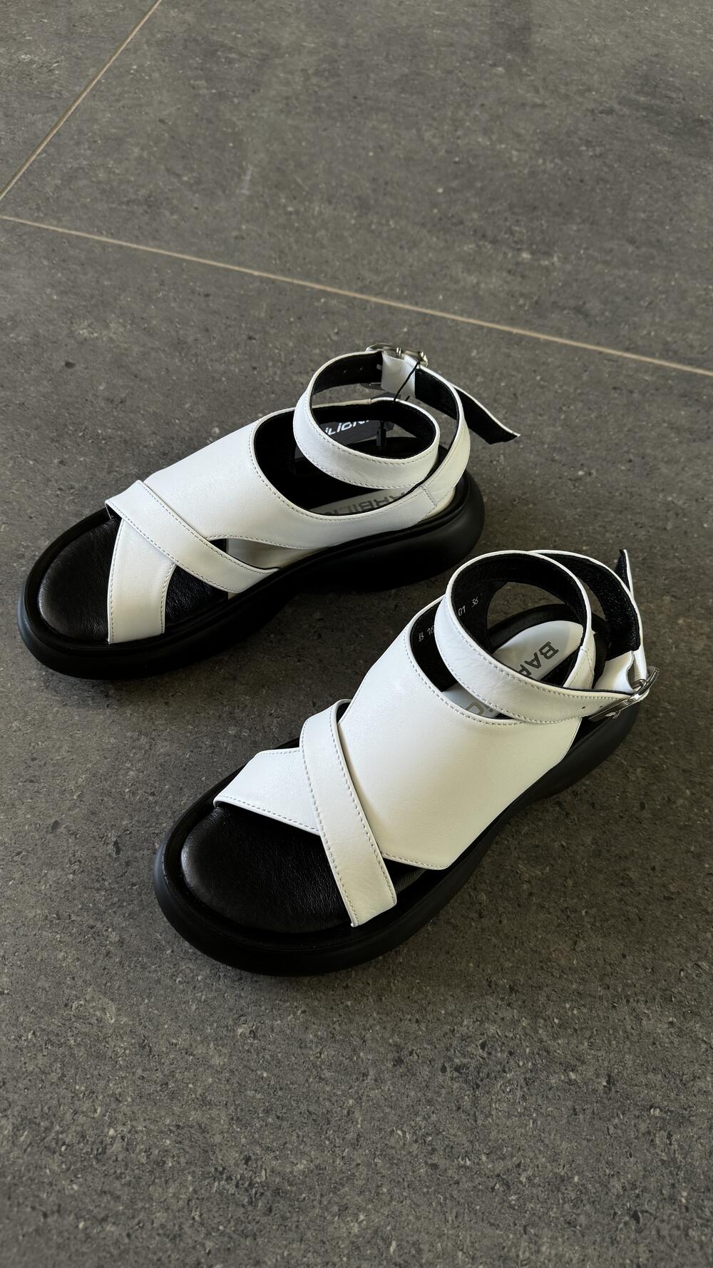 Босоніжки на масивній підошві B.16-063-11k Barbilioni 38, Білий