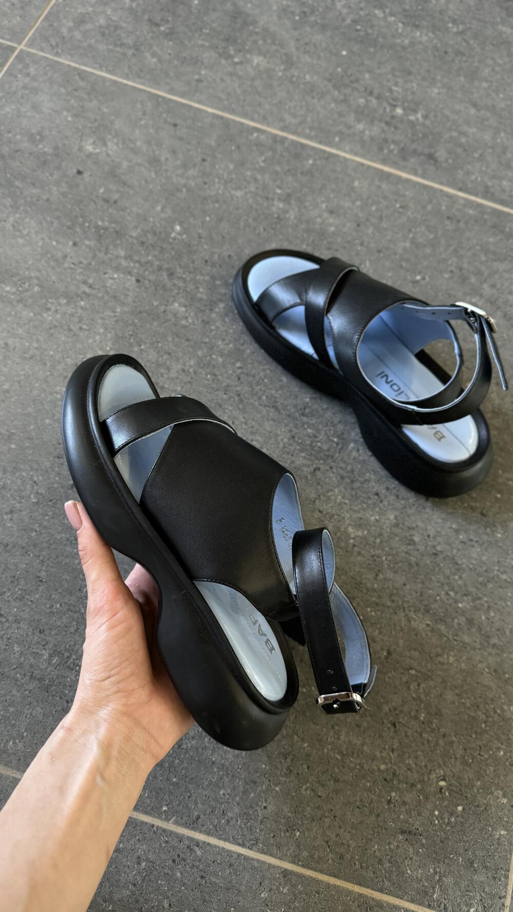 Босоніжки на масивній підошві B.16-063-11k Barbilioni 37, Чорний