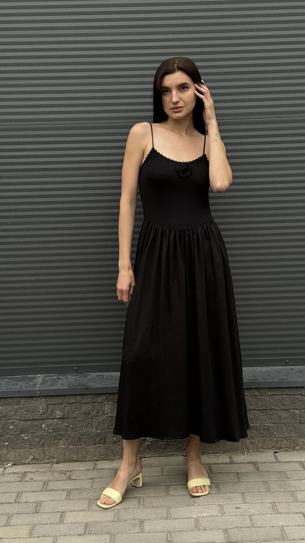 Сарафан з брошкою троянда на грудях S, Чорний