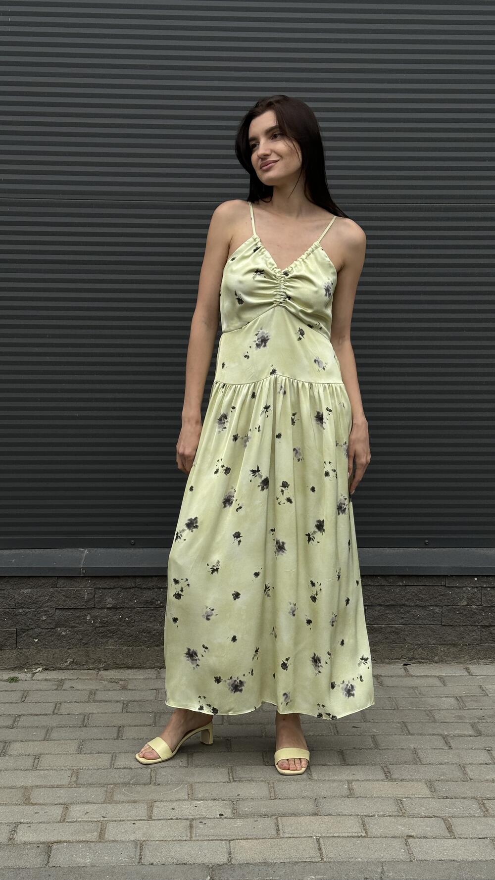 Сарафан на тонким брителях сатиновий у квіти M, Лайм