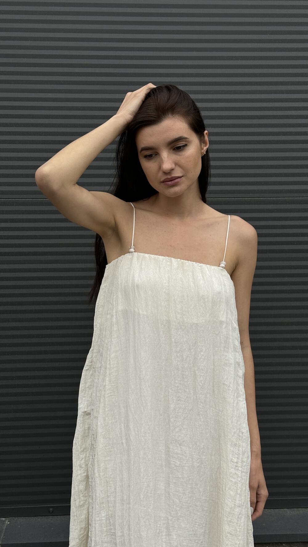 Сукня з намистом на брителях, міді, тканина жатка M, Кремовий