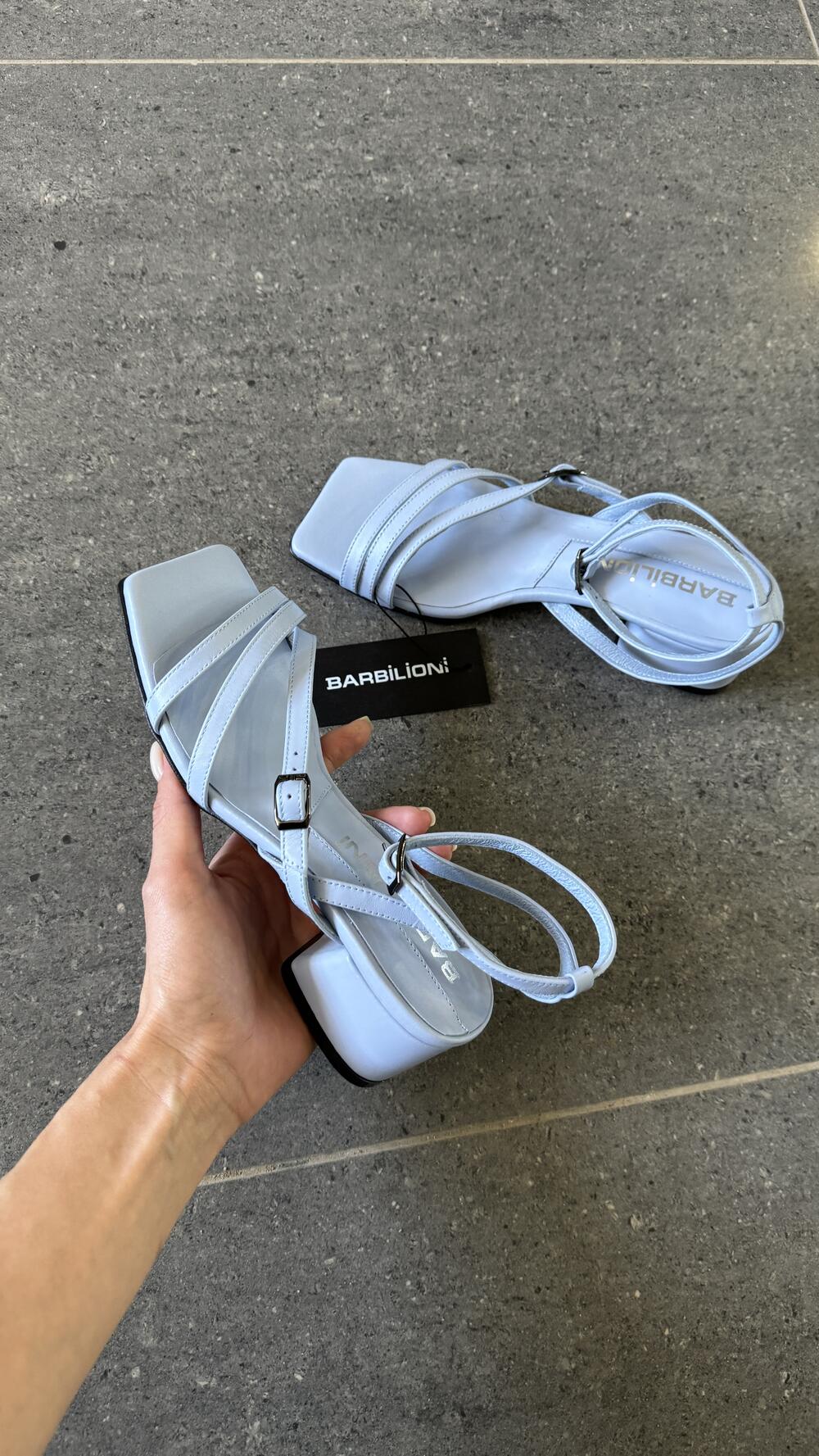 Босоніжки шкіряні на низьких підборах Barbilioni 40, Блакитний