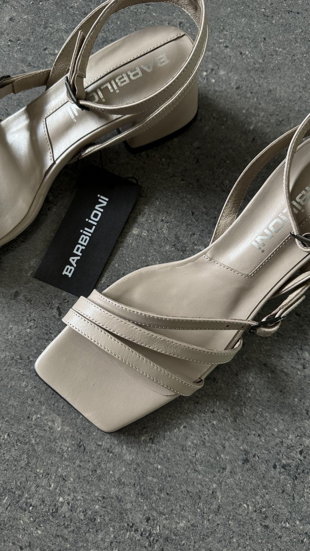 Босоніжки шкіряні на низьких підборах Barbilioni 40, Бежевий