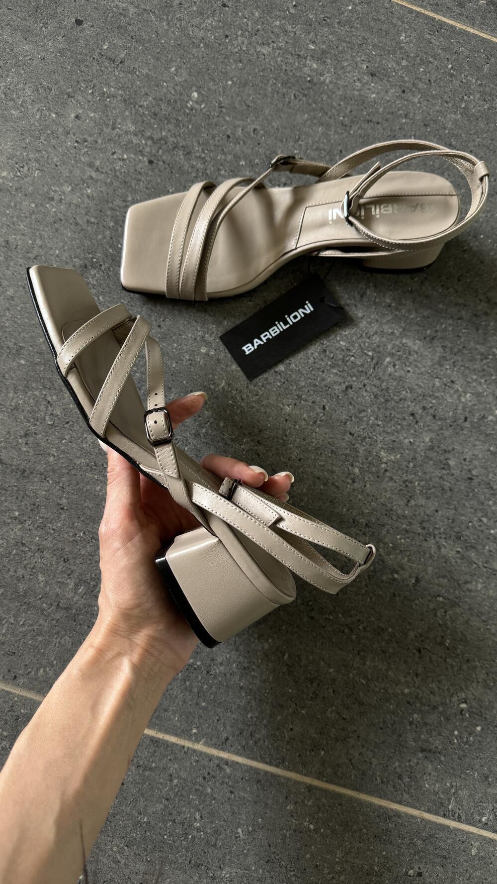 Босоніжки шкіряні на низьких підборах Barbilioni 40, Бежевий