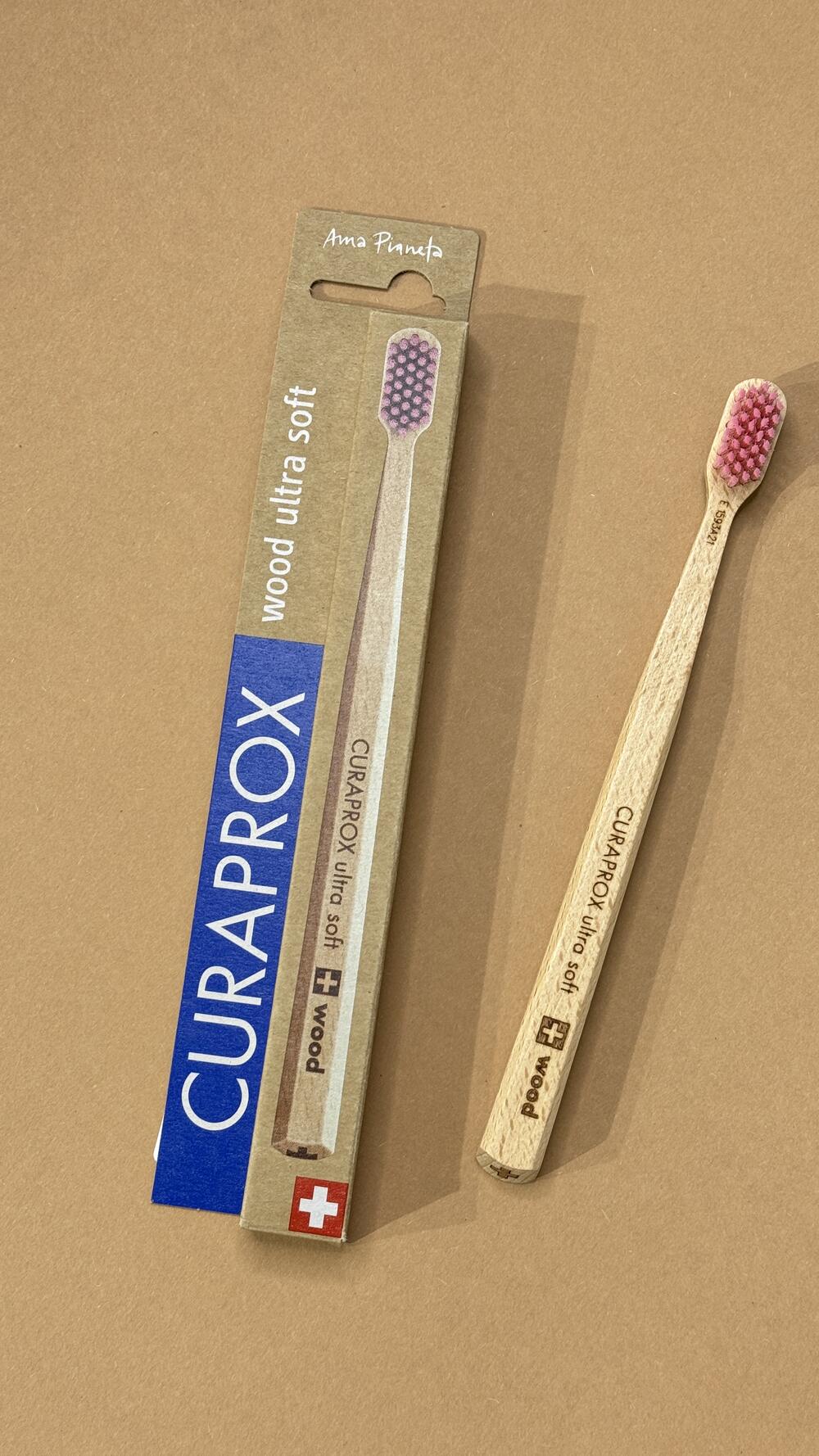 Зубна щітка, деревʼяна ultra soft, рожева 4440 Curaprox 
