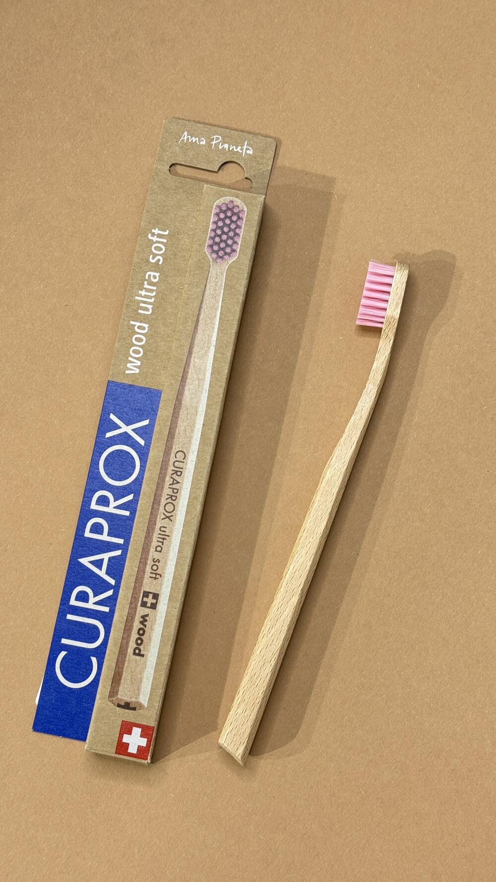 Зубна щітка, деревʼяна ultra soft, рожева 4440 Curaprox