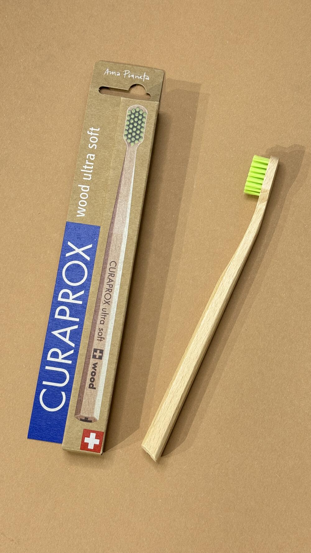 Зубна щітка, деревʼяна ultra soft, салатна 4440 Curaprox