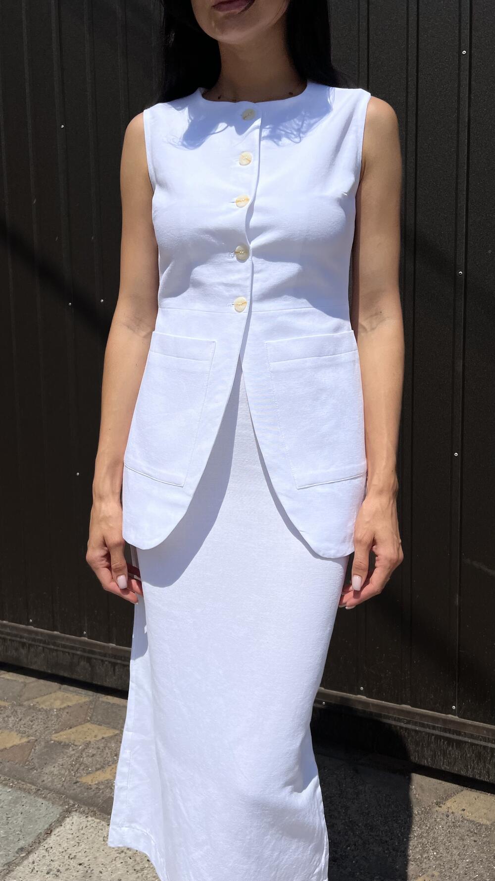 Костюм з подовженим жилетом та спідничкою Efil M, Білий