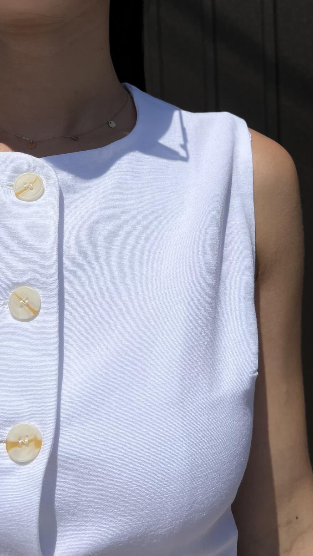 Костюм з подовженим жилетом та спідничкою Efil M, Білий