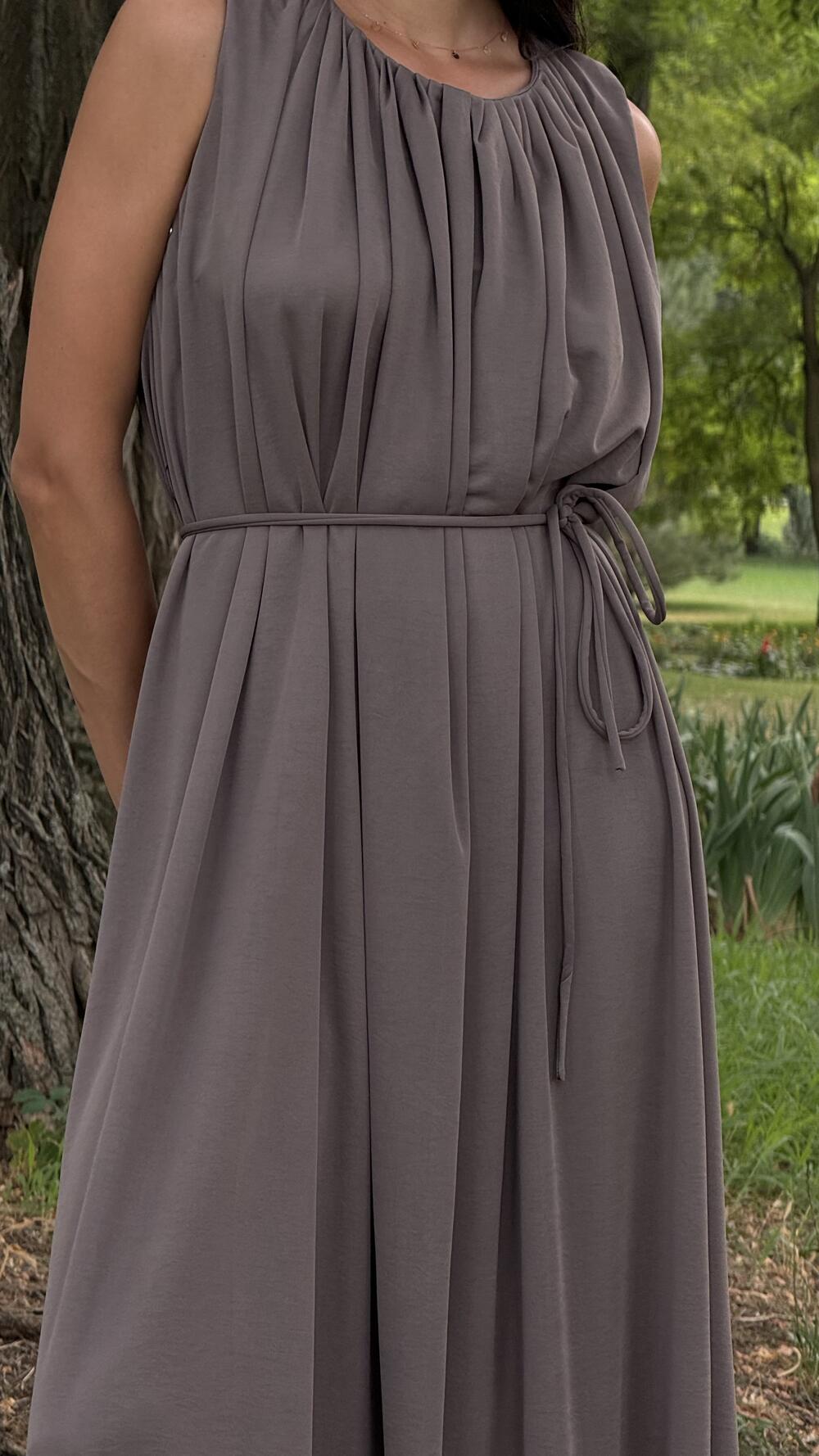 Сукня довга з призборкою на плечах Mols Oversize, Сірий