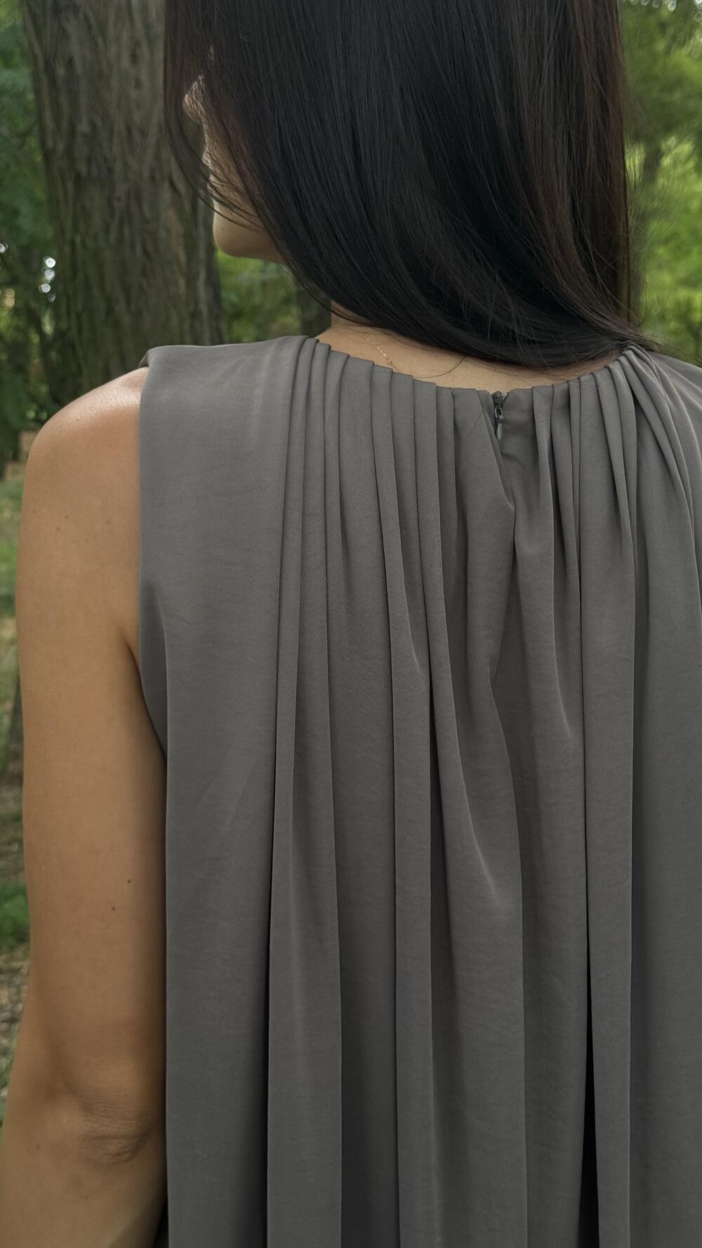 Сукня довга з призборкою на плечах Mols Oversize, Сірий