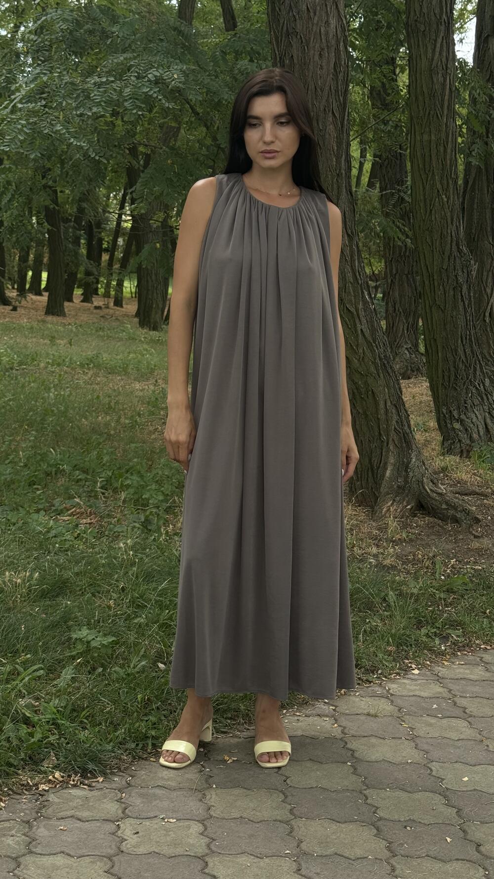 Сукня довга з призборкою на плечах Mols Oversize, Сірий