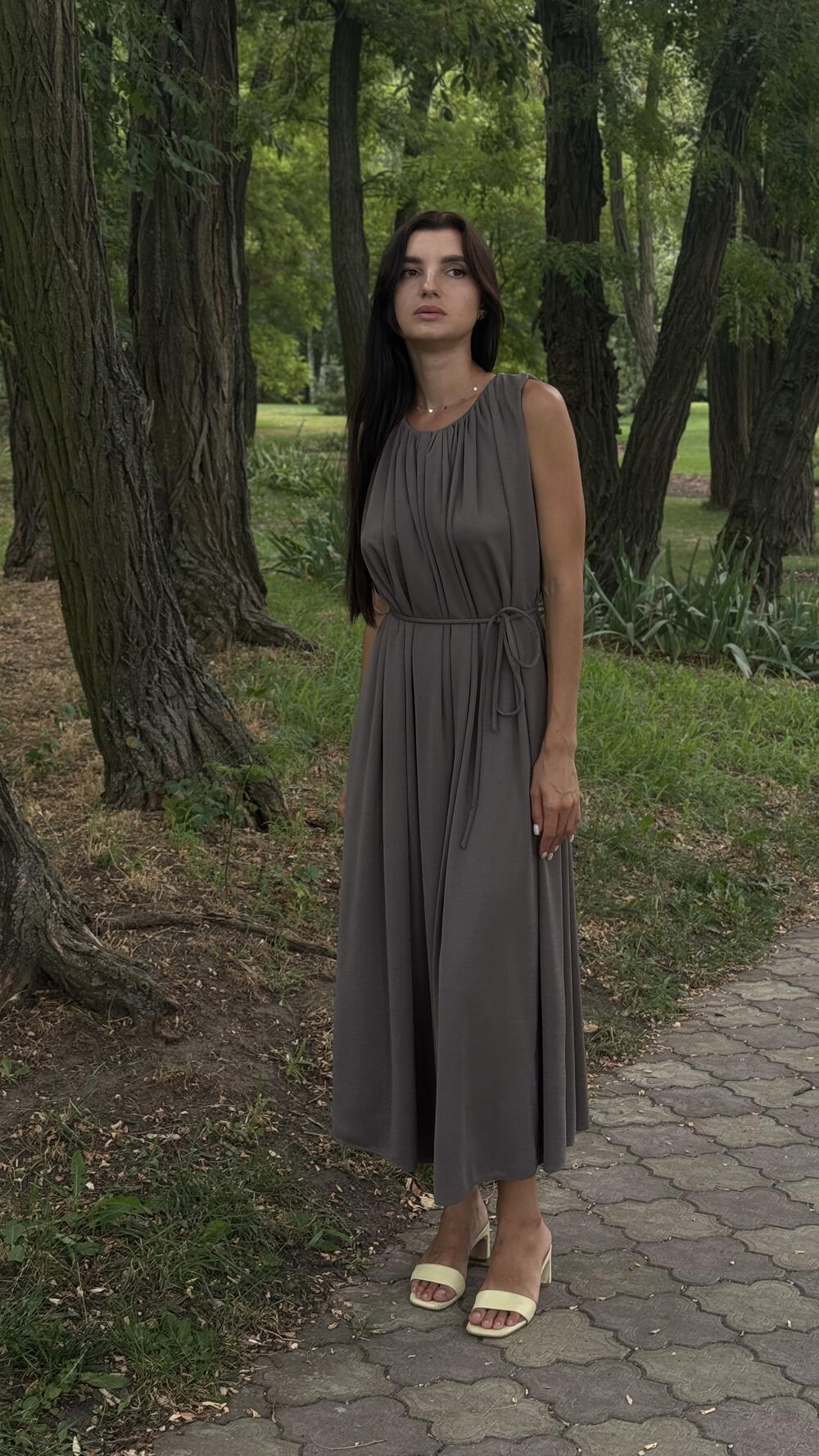 Сукня довга з призборкою на плечах Mols Oversize, Сірий