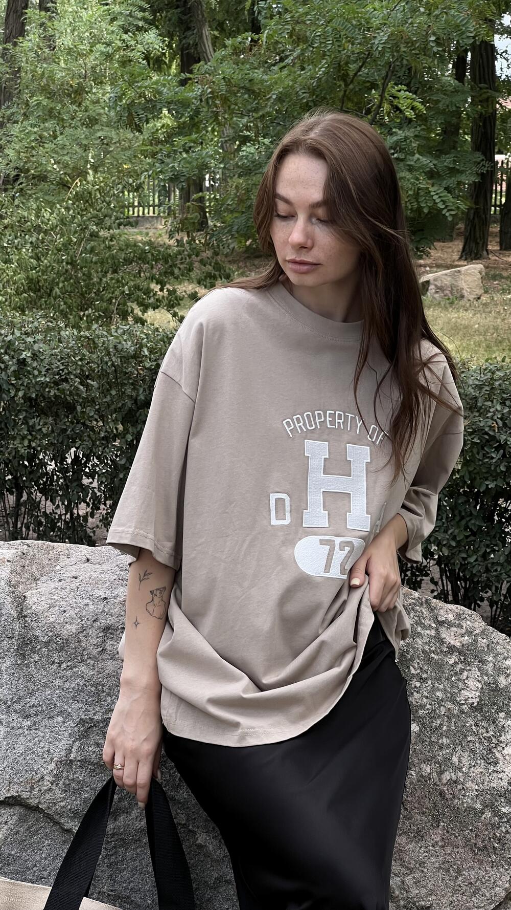Футболка з нашивкою H 72 Oversize, Бежевий