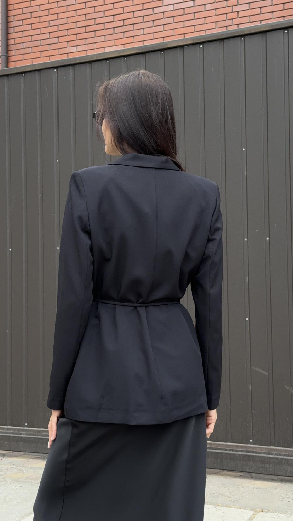 Піджак класичний з тканинним паском Myd M, Чорний