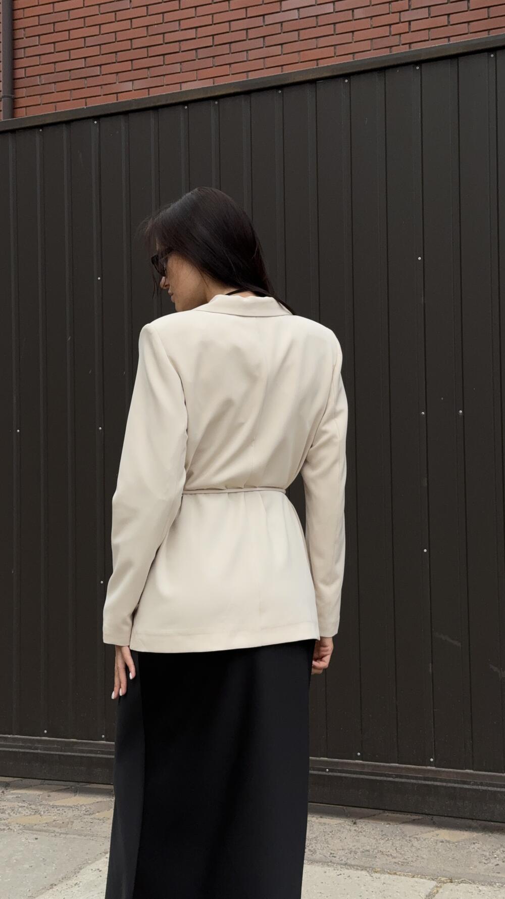 Піджак класичний з тканинним паском Myd L, Бежевий