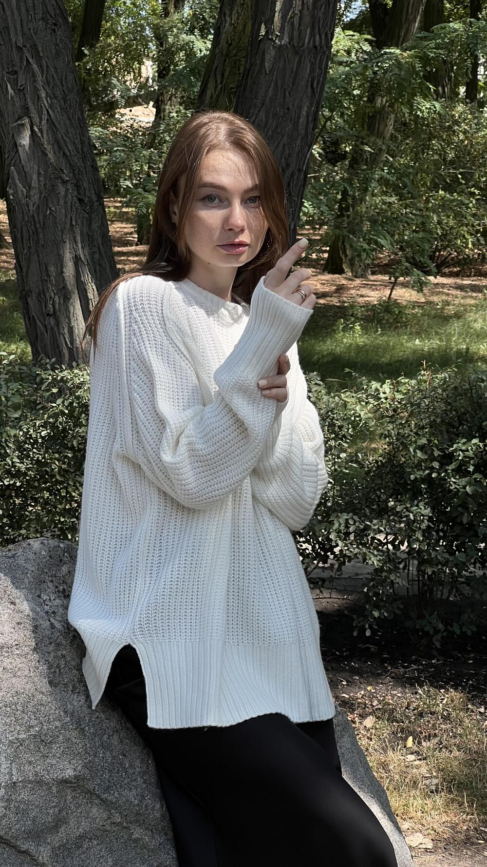 Светр з швами назовні з розрізами збоку Un7039 Lara M/L, Молочний