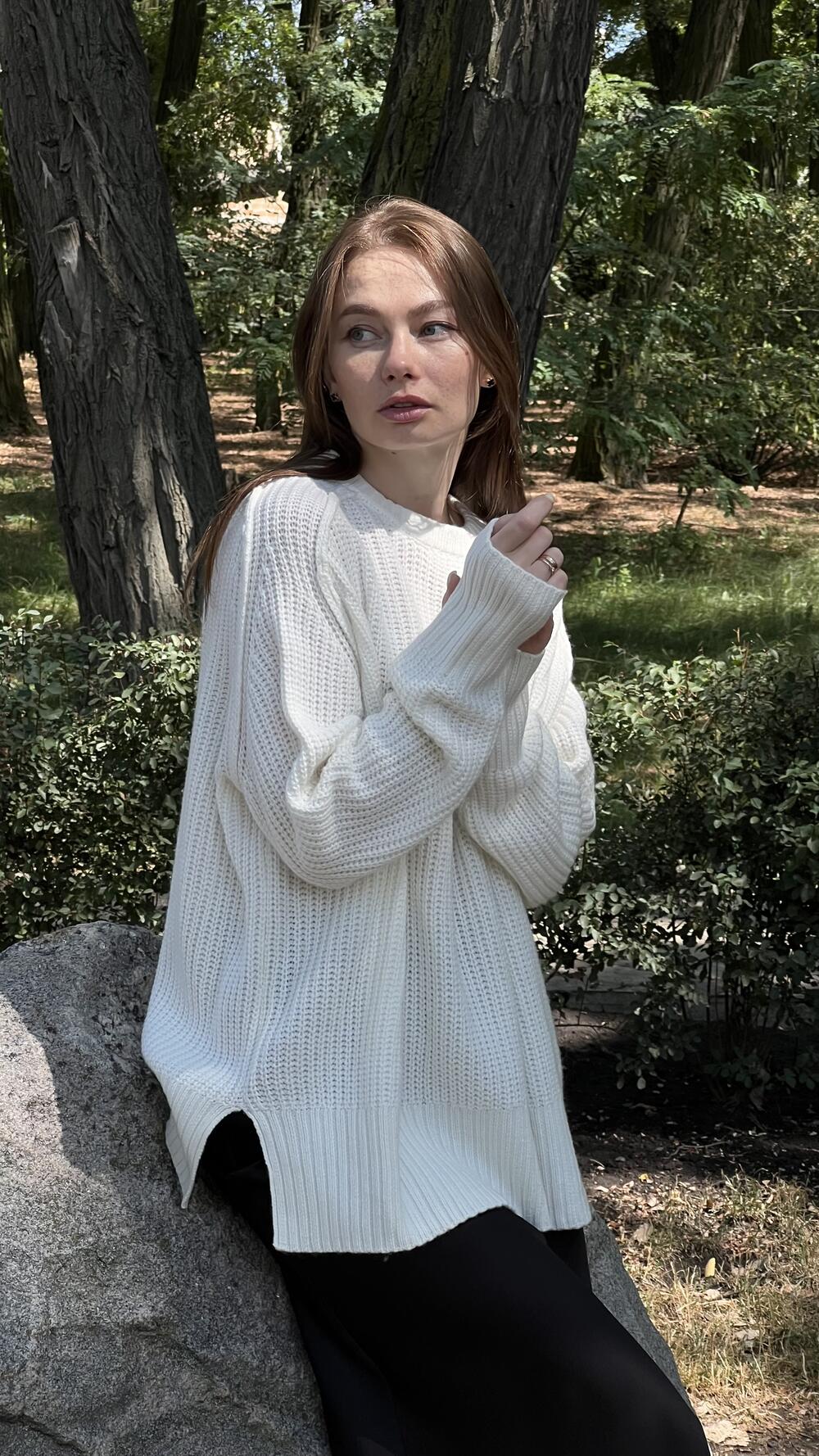 Светр з швами назовні з розрізами збоку Un7039 Lara S/M, Молочний